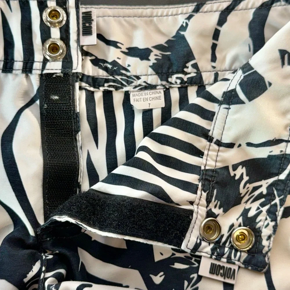 Volcom Reversible Board Shorts Black White Stripe Floral Surf Swim Trunks Size 7